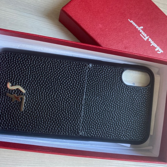 Salvatore Ferragamo Adjustable
Hand Strap Logo iPhone Phone
Case  I phone X) - Picture 5 of 5